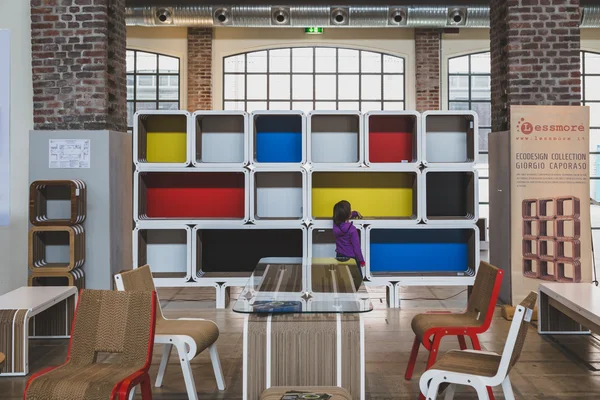 Möbler på Fuorisalone under Milano Design Week 2015 — Stockfoto