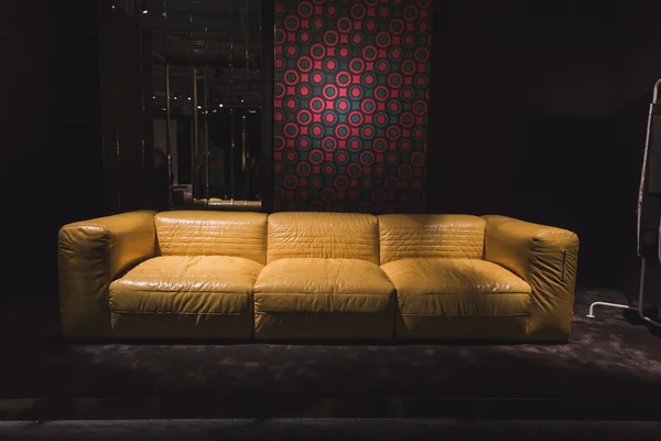 Möbel auf fuorisalone während der Mailänder Designwoche 201 — Stockfoto