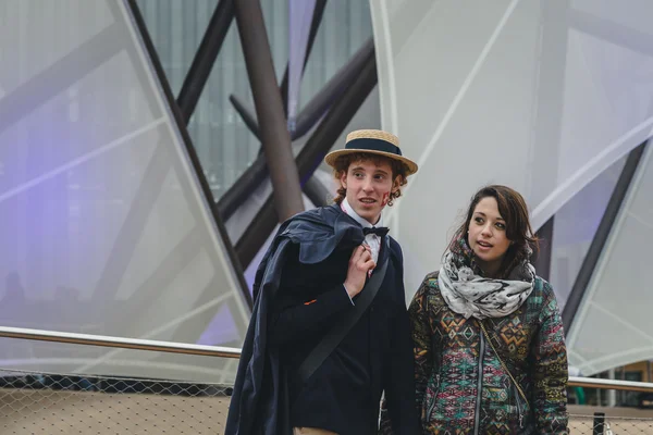 Пара посещений выставки Expo 2015 в Милане, Италия — стоковое фото