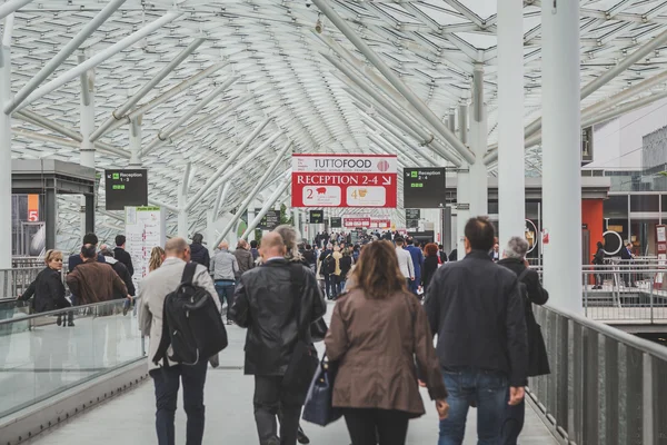 People visiting Tuttofood 2015 in Milan, Italy — Stock Photo, Image