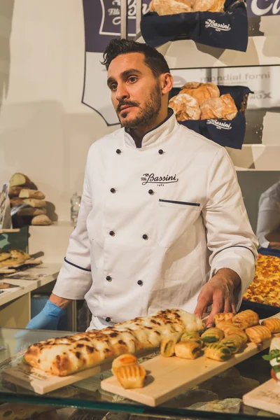 Cook working at Tuttofood 2015 in Milan, Italy — Stock Photo, Image