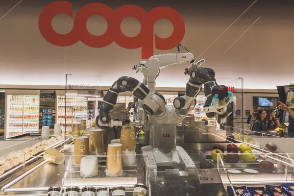 イタリア、ミラノ万博 2015年でロボット アーム — ストック写真