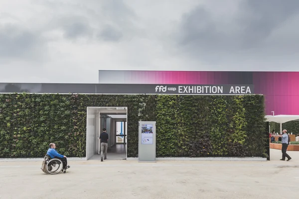 Personer som besöker expo 2015 i Milano, Italien — Stockfoto