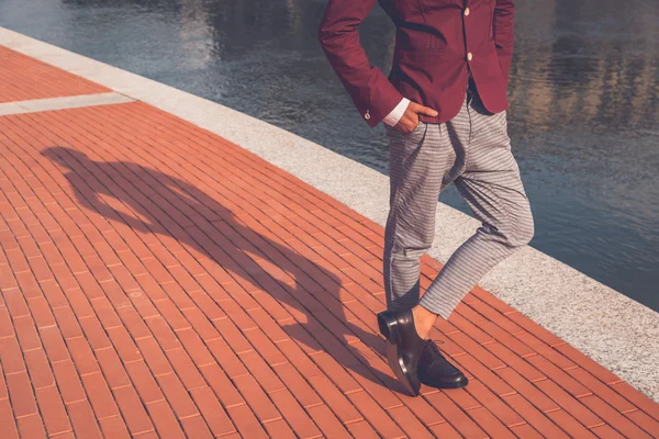 Shadow of a model posing by an artificial basin — Stock Photo, Image