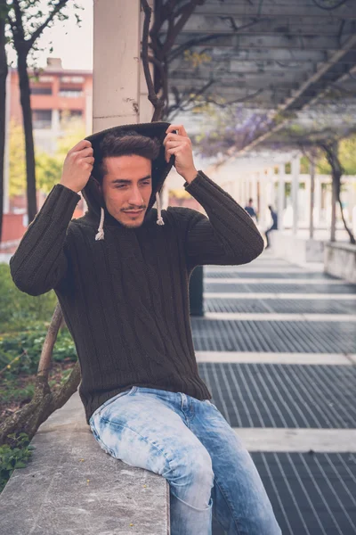 Young  man posing in an urban context — Stock Photo, Image