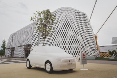 Expo 2105 Milan, İtalya, Fiat 500 araba alay
