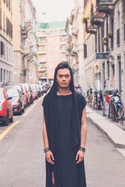 Handsome Asian model posing in the city streets — Stock Photo, Image