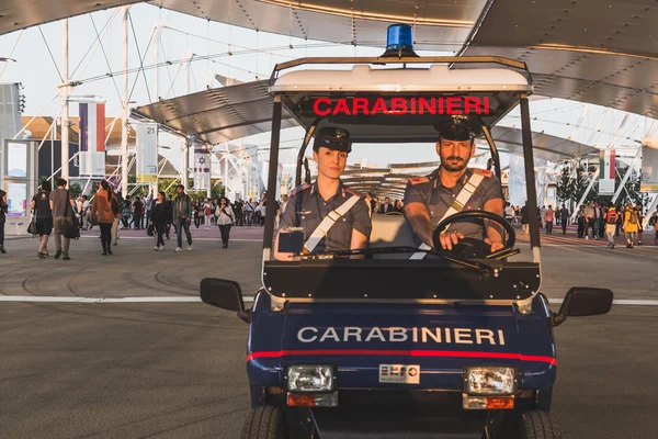 Carabinieri op Expo 2015 in Milaan, Italië — Stockfoto