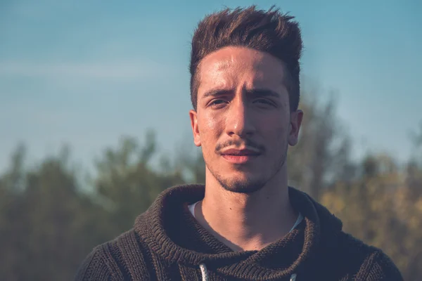 Young  man posing in an urban context — Stock Photo, Image