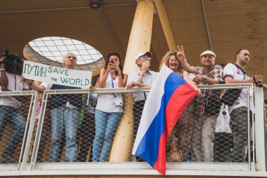 Milan, İtalya'da Devlet Başkanı Putin, Expo 2015 destekleyen insanlar