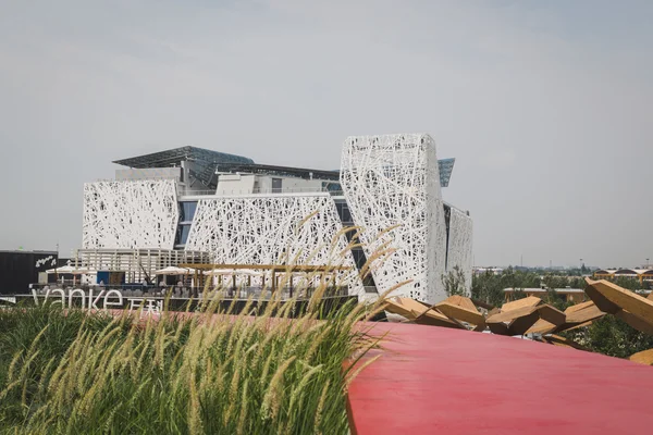 Italy pavilion seen from Vanke pavilion at Expo 2015 in Milan, I — Stock Photo, Image