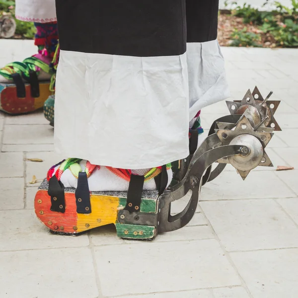 Gente de Bolivia en sus zapatos de baile tradicionales en la Expo 2 —  Fotos de Stock