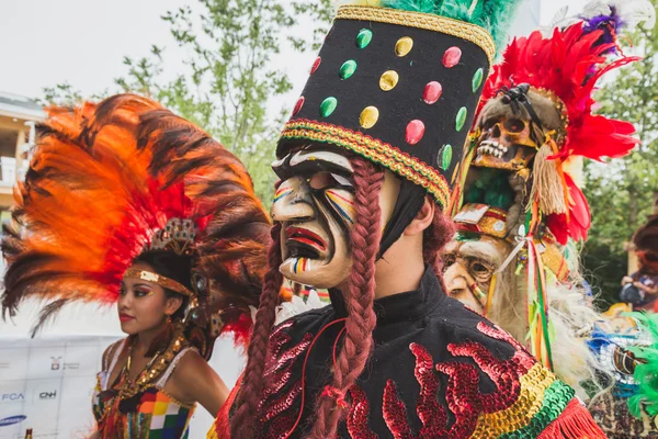 Oameni din Bolivia în îmbrăcămintea tradițională la Expo 2015 i — Fotografie, imagine de stoc