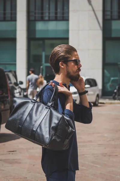 People outside Ferragamo fashion show building for Milan Men's F — Stok fotoğraf