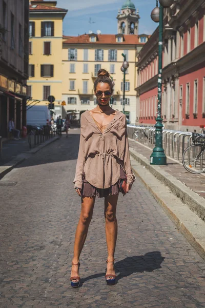 People outside Missoni fashion show building for Milan Men's Fa — Stok fotoğraf