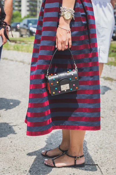 Detail of bag and shoes outside Gucci fashion show building for — Stock Photo, Image