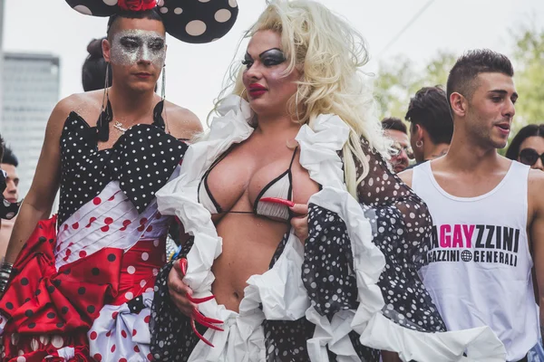 Pessoas que participam no Orgulho de Milão 2015 — Fotografia de Stock