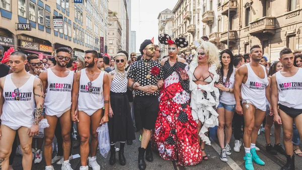 Personas que participan en el Orgullo de Milán 2015 —  Fotos de Stock