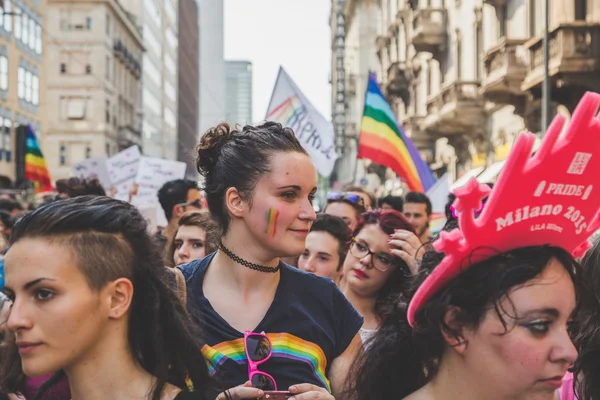 Pessoas que participam no Orgulho de Milão 2015 — Fotografia de Stock