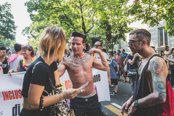 People taking part in Milano Pride 2015 — Stockfoto