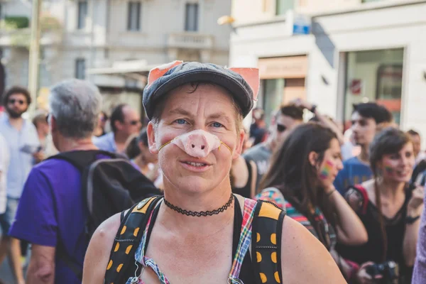 Pessoas que participam no Orgulho de Milão 2015 — Fotografia de Stock