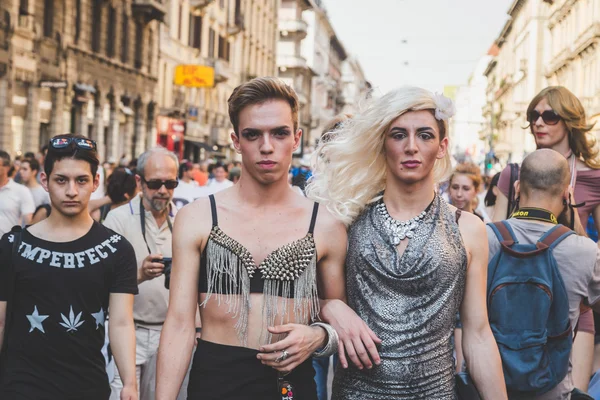 Pessoas que participam no Orgulho de Milão 2015 — Fotografia de Stock
