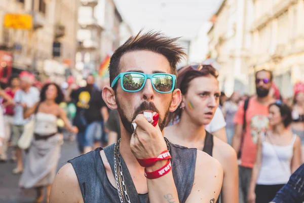 Personas que participan en el Orgullo de Milán 2015 —  Fotos de Stock