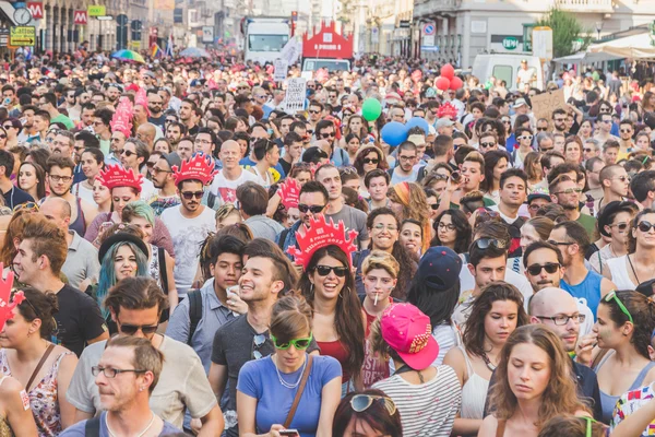 People taking part in Milano Pride 2015 — 스톡 사진