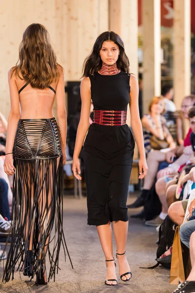 Models walking the runway in the Switzerland pavilion at Expo 20 — Stock fotografie