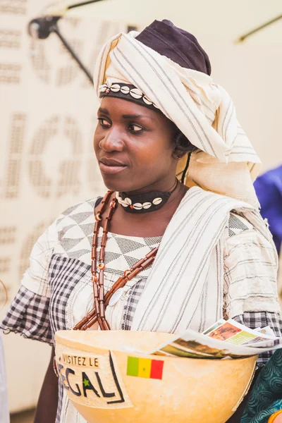 Αφρικανή γυναίκα που παρουσιάζουν στο Expo 2015 στο Μιλάνο της Ιταλίας — Φωτογραφία Αρχείου