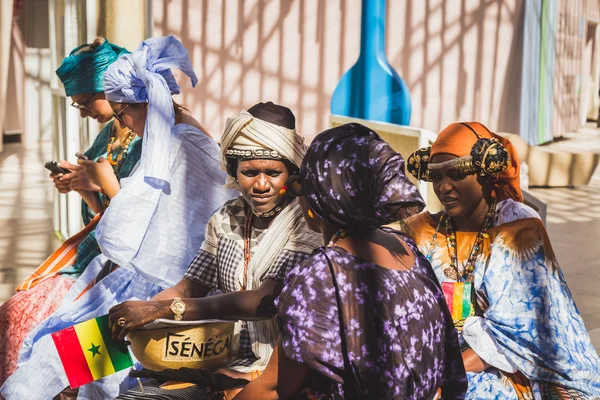 Afrikai nők pózol a Expo 2015 Milánó, Olaszország — Stock Fotó