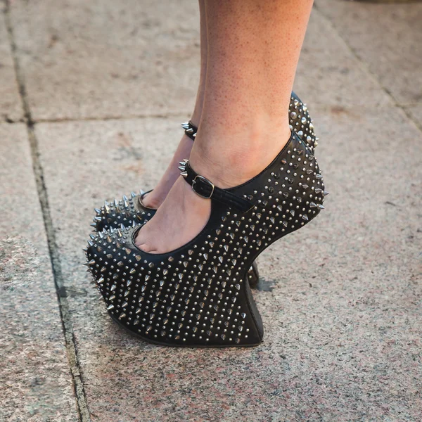 Detail of shoes outside Cristiano Burani fashion show building i — Zdjęcie stockowe