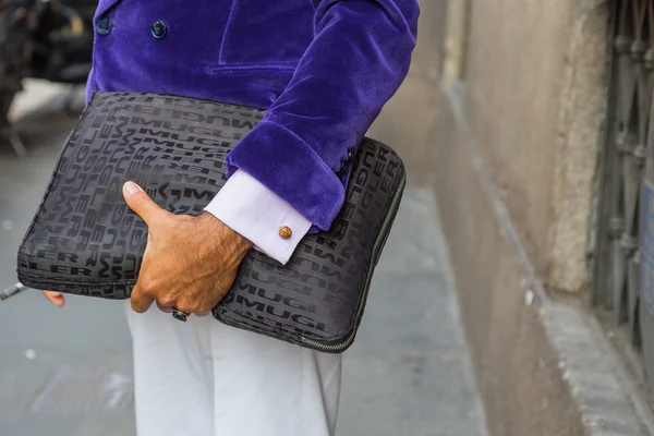 Detail of bag outside Scervino fashion show building in Milan, I — Stock Photo, Image