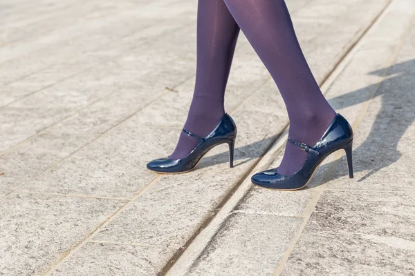 Detail of shoes outside Colangelo fashion show building in Milan — Stok fotoğraf