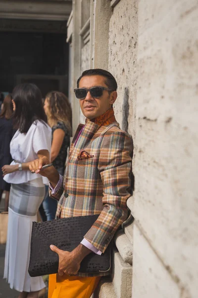 People gather outside Ferragamo fashion show building in Milan, — Stok fotoğraf