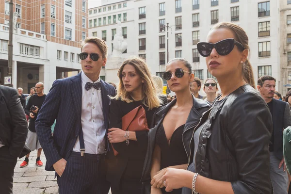 People gather outside Ferragamo fashion show building in Milan, — 图库照片