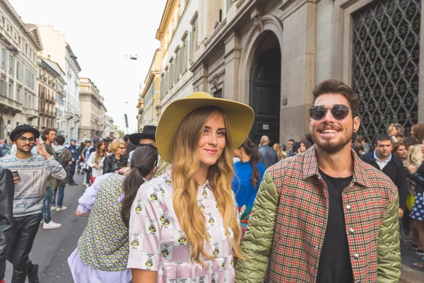 People gather outside Trussardi fashion show building in Milan, — Stock Photo, Image