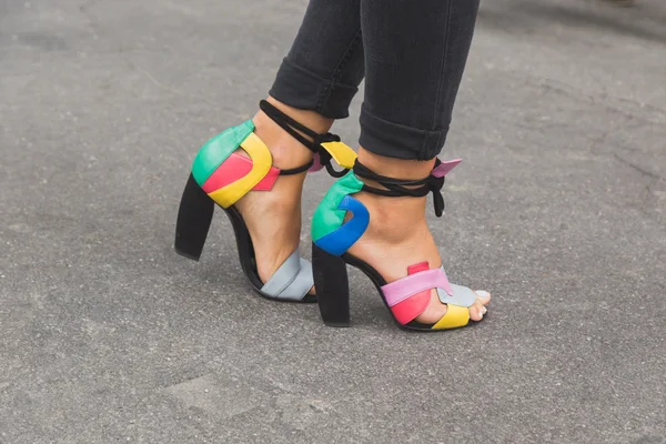 Detail of shoes outside Armani fashion show building in Milan, I — Stock Photo, Image