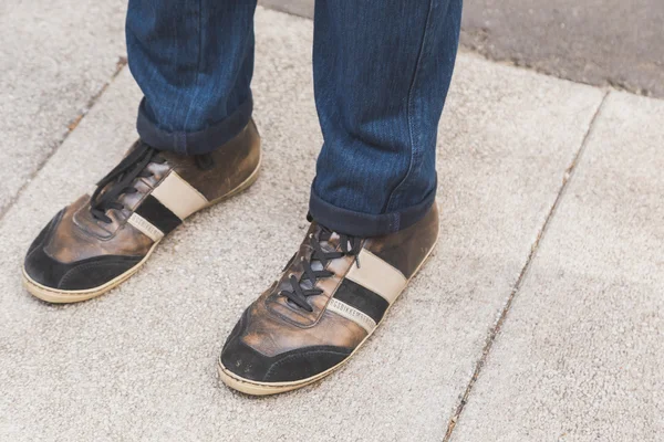 Detail of shoes outside Armani fashion show building in Milan, I — Stockfoto