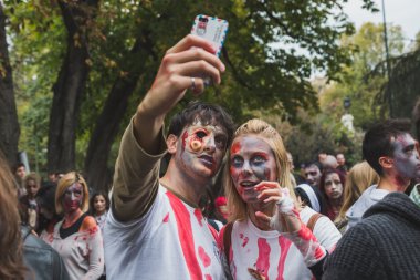 İnsanlar almak bölüm zombi Walk, Milano, İtalya