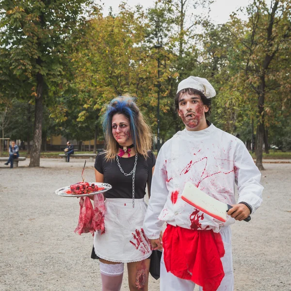 İnsanlar almak bölüm zombi Walk, Milano, İtalya — Stok fotoğraf