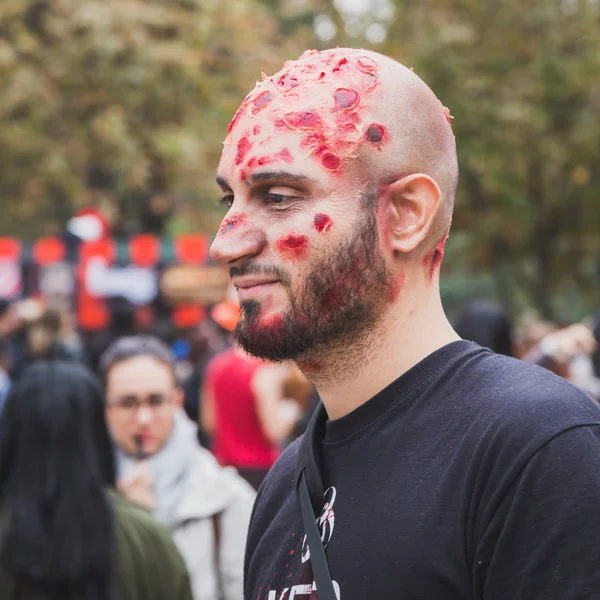 People take part in the Zombie Walk in Milan, Italy — Stock Photo, Image