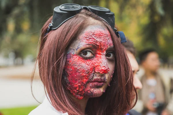 İnsanlar almak bölüm zombi Walk, Milano, İtalya — Stok fotoğraf