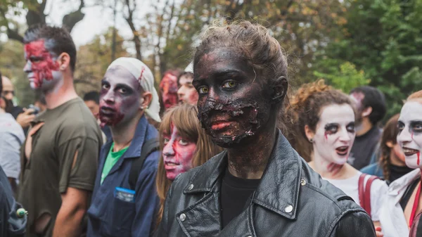 People take part in the Zombie Walk in Milan, Italy — Stock Photo, Image