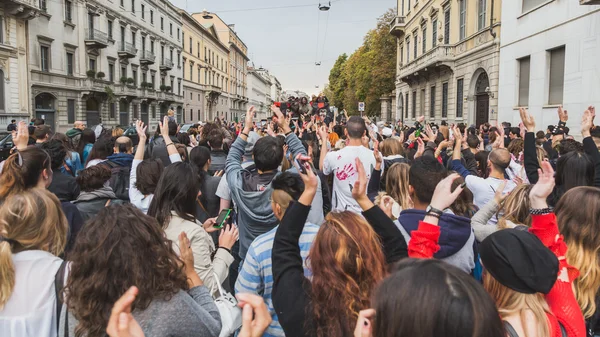 İnsanlar almak bölüm zombi Walk, Milano, İtalya