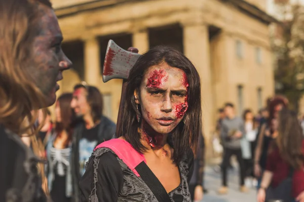 People take part in the Zombie Walk 2015 in Milan, Italy — Zdjęcie stockowe