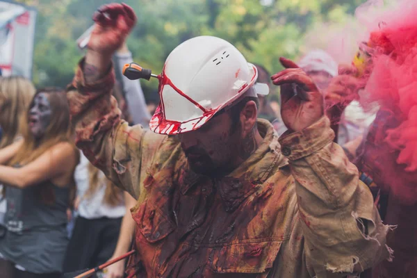 People take part in the Zombie Walk 2015 in Milan, Italy — Zdjęcie stockowe