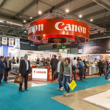 Canon ziyaret insanları Viscom 2015, Milano, İtalya durmak