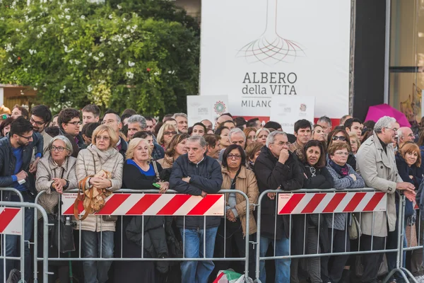 Mensen een bezoek aan expo 2015 in Milaan, Italië — Stockfoto