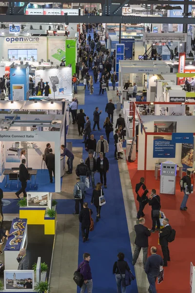 Top view di persone e stand a Sicurezza, evento internazionale — Foto Stock